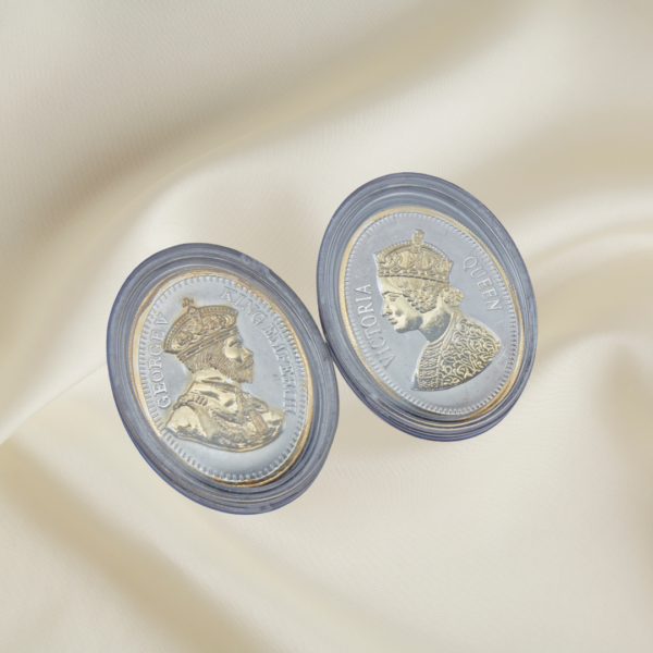 Packing of gold polish oval silver coin by Gift Elegantly.